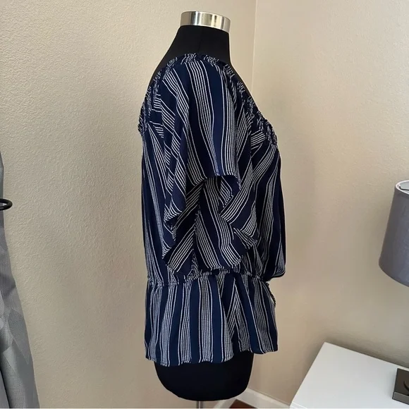 Abercrombie & Fitch off the shoulder Crop Navy blue striped blouse Size L - Picture 7 of 14